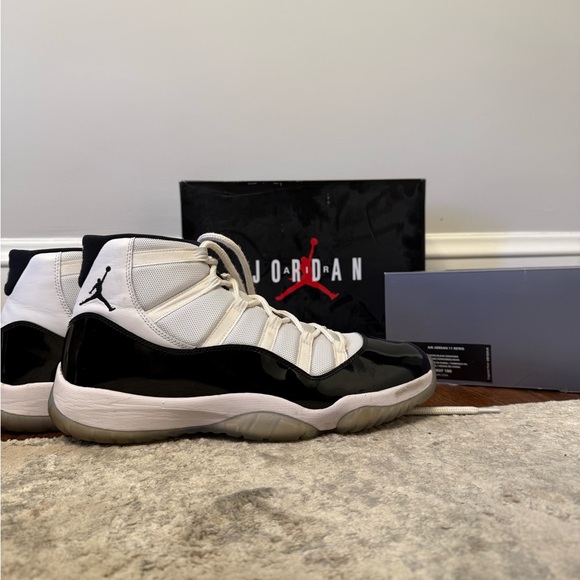 Air Jordan 11 Retro Men's Black and White Concord High-Top Sneakers - Picture 1 of 6